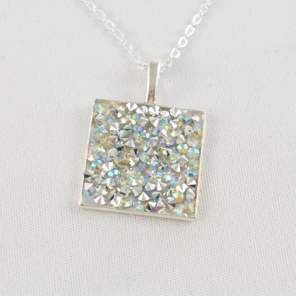 Edle silberne Kette mit Strasssteinchen Anhänger Cabochon Quadrat edles Geschenk für Freundin Valentinstaggeschenk Muttertag