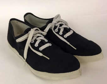 Vintage 1970s Black Cotton Lace Up Canvas Casual Shoes Flats Lightweight / Women's 5 / Retro Pointy Toe Flats