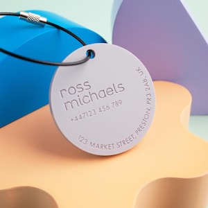 Étiquettes à bagage avec nom circulaire, étiquette d'identification de sac gravée, étiquette de sac de valise, accessoire de voyage en acrylique, porte-clés avec nom d'école