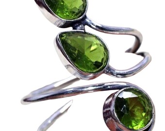Anillo ajustable de tres piedras de peridoto natural hecho a mano, talla 7, en plata de ley 925 maciza.