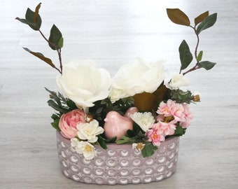 Blumengesteck rosa weiß grün mit Vogel Jardiniere mit Blüten Tischgesteck Schale Blumenschale