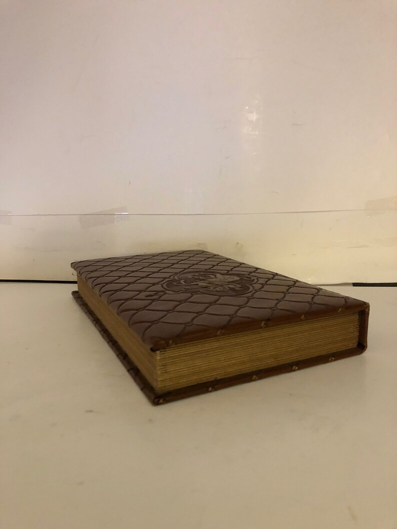 Vintage Quilted Leatherette Trinket Jewelry Box