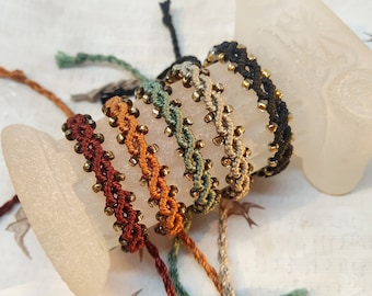 Filigranes Armband mit Perlen / Makramee / Makrameeschmuck / verschiedene Farben