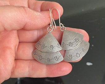 Engraved Sterling Silver Fan Dangle Earrings, Vintage Jewelry, Gift for Girlfriend