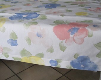 Table runner 110/67 delicate flowers