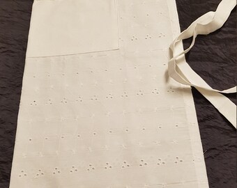 Children's Apron White Batist 7-10 Years