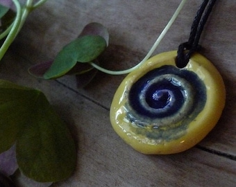 Ceramic chain snail yellow-blue