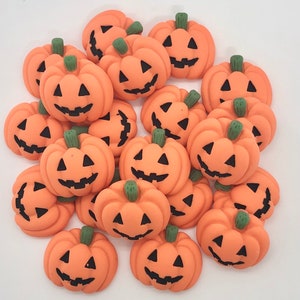 Flat Back Resin Pumpkin Cabochons – Halloween Craft Embellishments -  Jack O Lantern craft supplies - Resin pumpkin charms