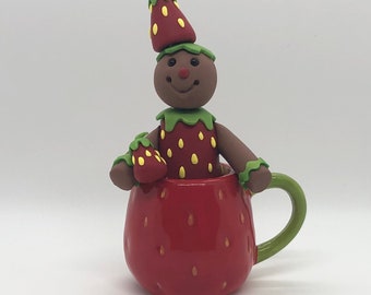 Mini Strawberry Mug with gingerbread man / Gingerbread in Ceramic mug / Strawberry treats / Gingerbread centerpiece / Tier Tray Sweets