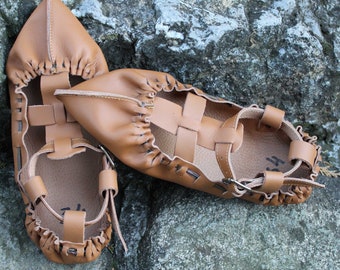 Traditional Bulgarian shoes, Folklore
