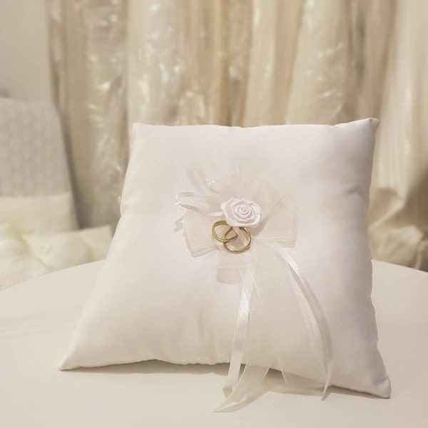 Wedding ring cushion