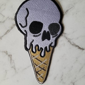 Kleiner Icecream Skull Aufnäher zum aufnähen, schwarz, grau und Biege, Gothic Patch, Biker Patch, Jacke oder Tasche Dekoration