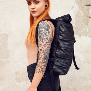 Mochila enrollable hecha con cámara de neumático - cámara de bicicleta