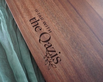 パーソナライズされたアカシア材サービングボード | ハンドル付き彫刻入りチーズボード