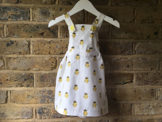 bee pinafore