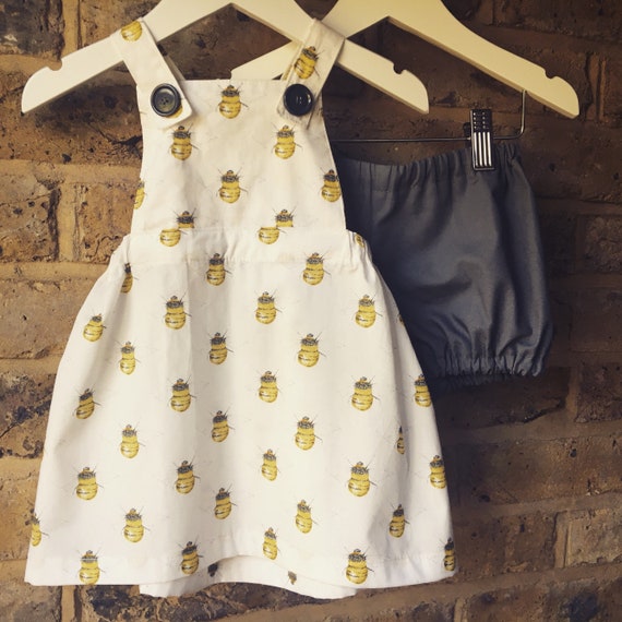 bee pinafore