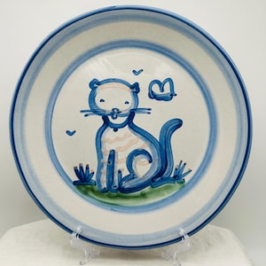 Plato llano de cerámica con diseño de gato y escena campestre de M A Hadley