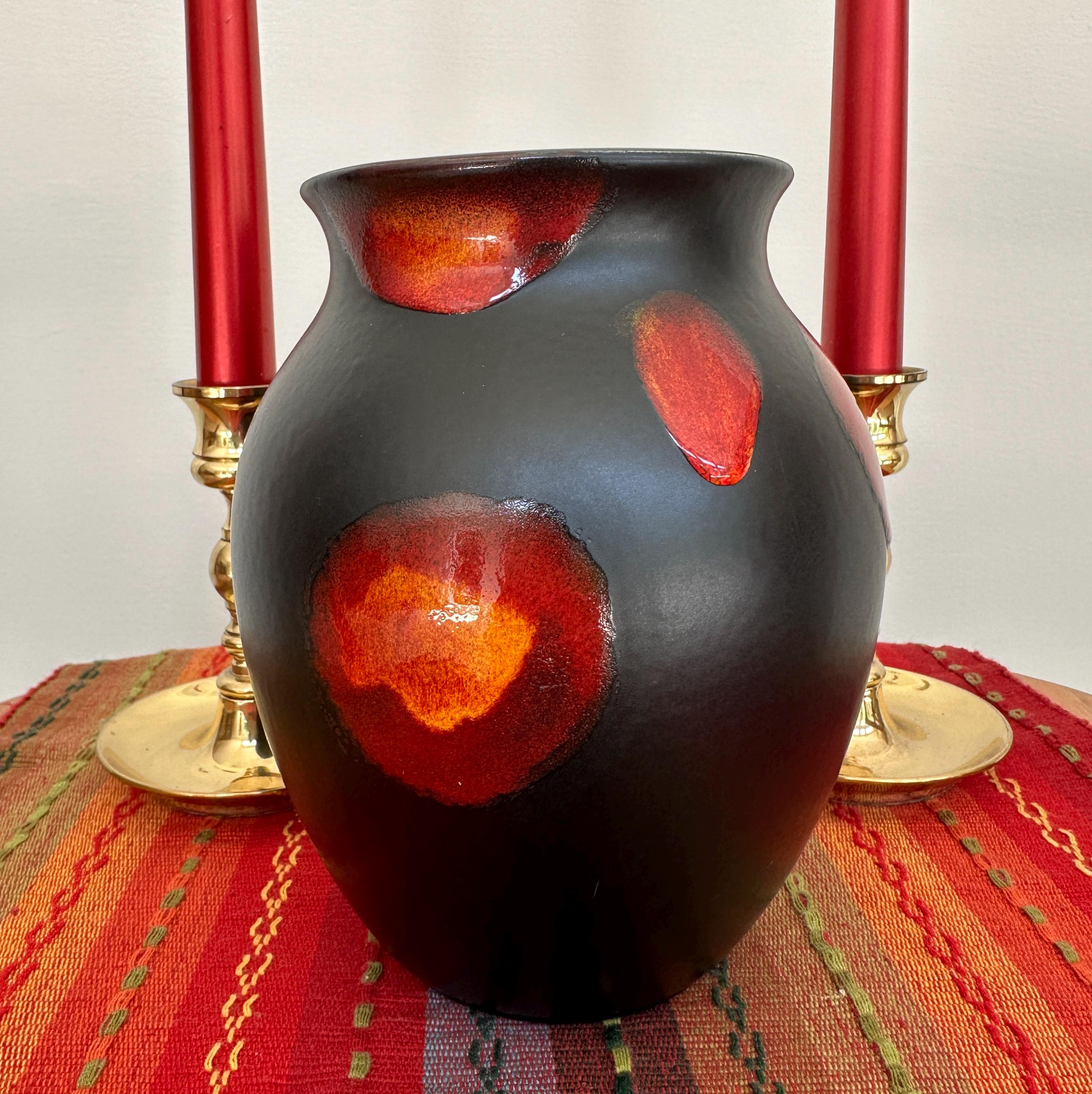 poole pottery陶器 Poole Pottery Galaxy Vase: Lava Drip Glaze, Matte Black, English