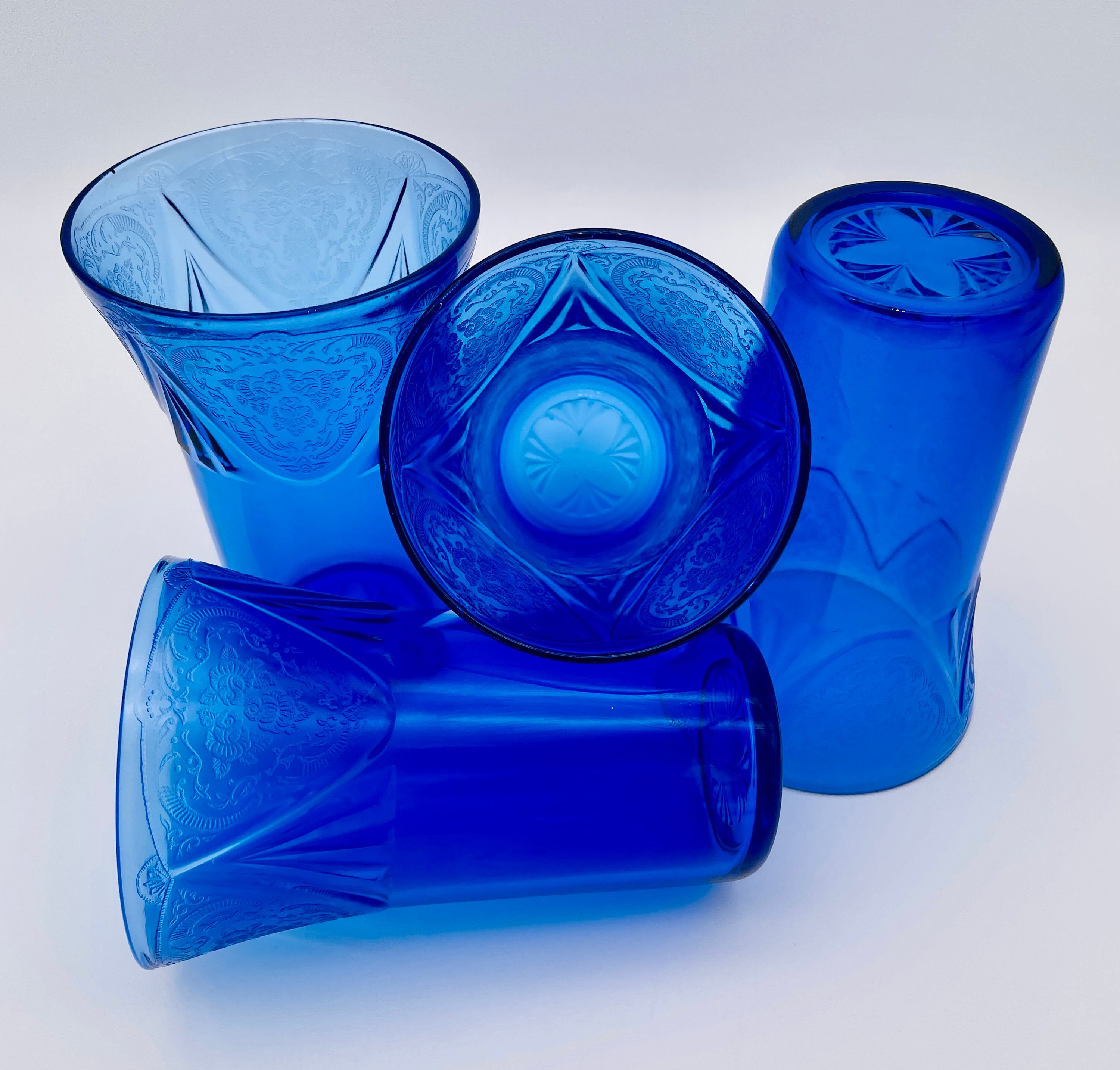 Choice 20 oz. Blue SAN Plastic Paneled Tumbler - 12/Pack