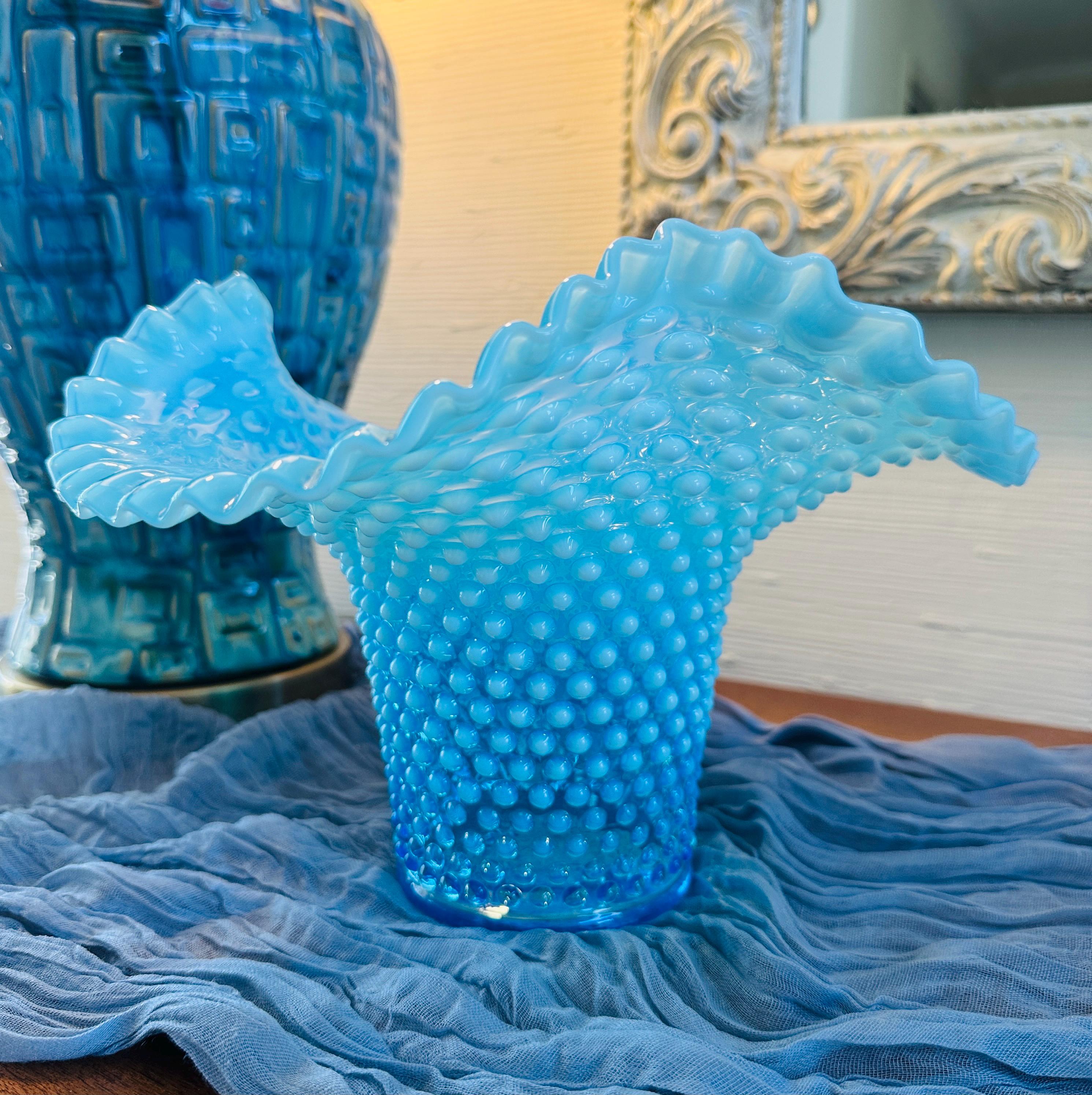 VINTAGE　LARGE FENTON HOBNEIL FLOW VASE VINTAGE FENTON BLUE OPALESCENT HOBNAIL GLASS VASE Ruffle Rim