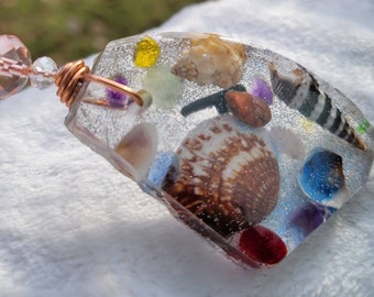 Resin necklace with real shells and stones (24 grams)