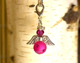 small chain pendant angel pink