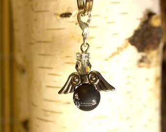 small chain pendant angel black