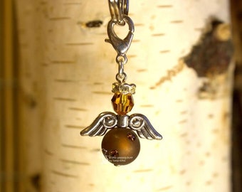 petite chaîne pendentif ange brun foncé