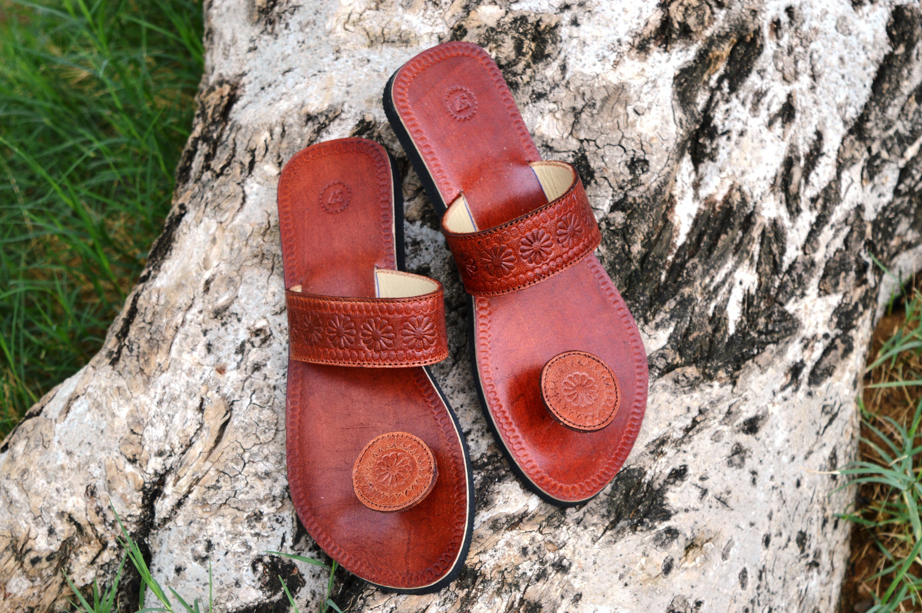 Closed round hotsell toe sandals