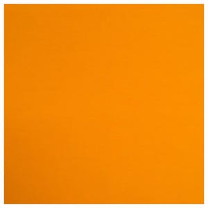Könnte beinhalten: Ein einfarbiger orangefarbener Hintergrund.
