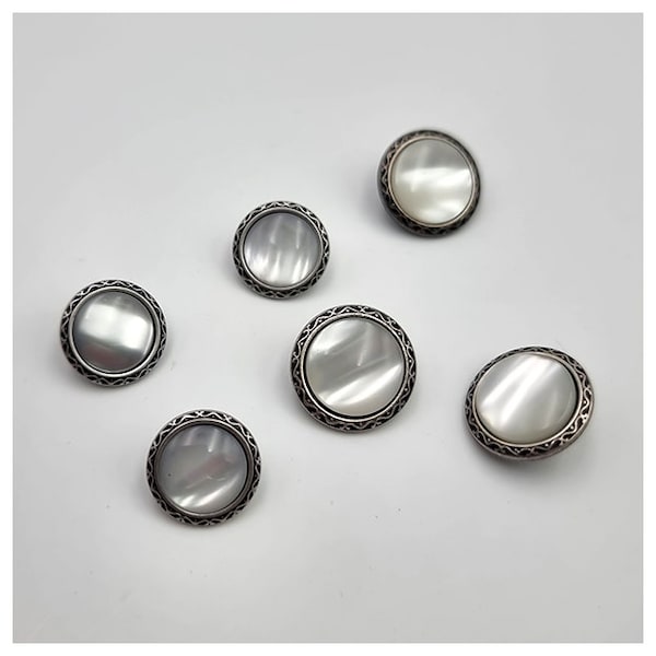 5 pcs. dirndl buttons with white in different sizes