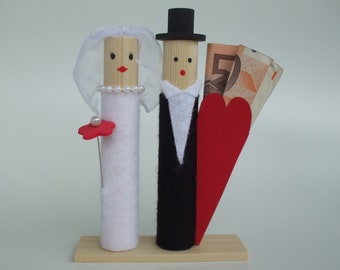 Geldgeschenk Brautpaar mit Herz aus Holz zur Hochzeit