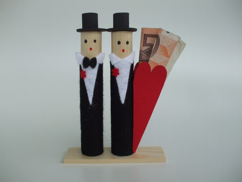 Geldgeschenk Männerhochzeit, Brautpaar aus Holz Bild 1
