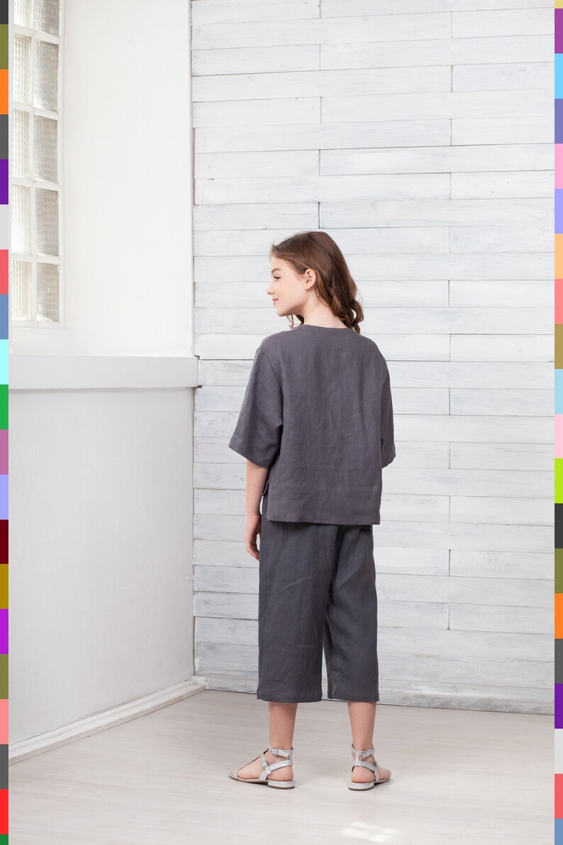 Chemise grise pour enfants. Haut simple pour fille. Haut minimaliste pour enfants. Linge de maison italien. 100 % pur lin Italie image 3