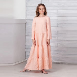 Kinder Maxi Kleid. Boho Kinder Kleider. Kinder-Flachs-Outfit. Atmungsaktiver Stoff. Moderne Kleidung.