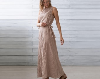 Vestido largo de lino color capuchino. Vestido cruzado de lino italiano. Vestidos marrón claro. Ropa de mujer para vacaciones.