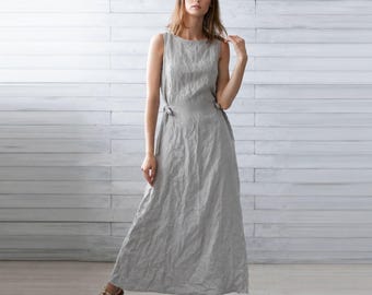 Vestido de lino gris claro. Vestido gris humo. Vestido con cinturón. Vestidos de damas de honor. Boda de verano.