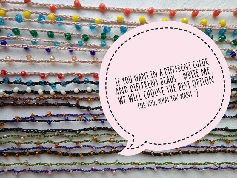 Puede incluir: Una variedad de collares de ganchillo con cuentas de diferentes colores. El texto dice: "SI QUIERES UN COLOR DIFERENTE Y CUENTAS DIFERENTES. ESCR&Iacute;BEME. ELEGIREMOS LA MEJOR OPCI&Oacute;N PARA TI, LO QUE QUIERAS :)"
