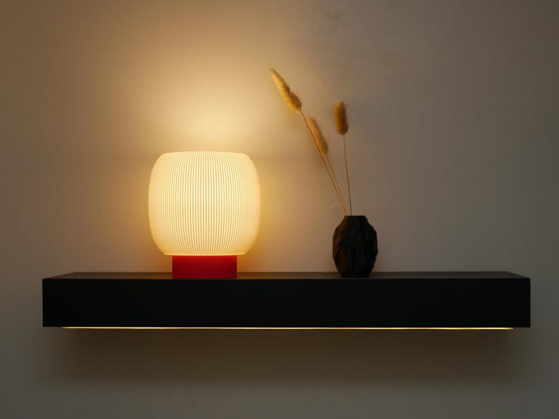 MOCHI - ROJO / Lámpara de mesa, diseño minimalista retro, regalo de decoración de inauguración de la casa, acento de dormitorio