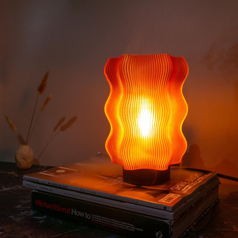 Lámpara de mesa REEF - AMBER, diseño minimalista retro, regalo de decoración para inauguración de la casa, accesorio para dormitorio