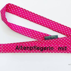 Schlüsselanhänger-Schlüsselband-Name-Spruch-personalisiert-Lanyard-Schlüsselband pink, schwarz bestickt