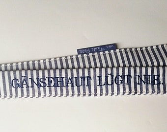 Schlüsselanhänger-Schlüsselband-Name-Spruch-personalisiert-Lanyard-Schlüsselband blau-weiss gestreift, blau bestickt