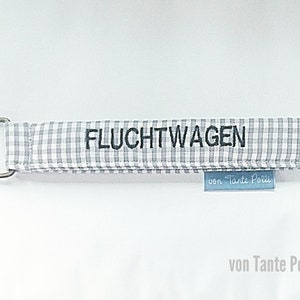 Sleutelhanger-lanyard-naam-zeggen-gepersonaliseerd-lanyard-sleutelhanger grijs geblokt, zwart geborduurd