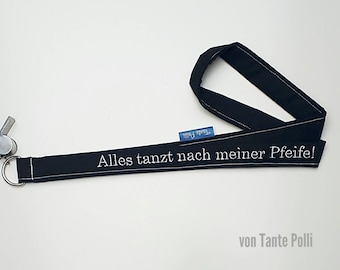 Geschenk für Trainer und Lehrer, Band mit Trillerpfeife schwarz, weiß bestickt
