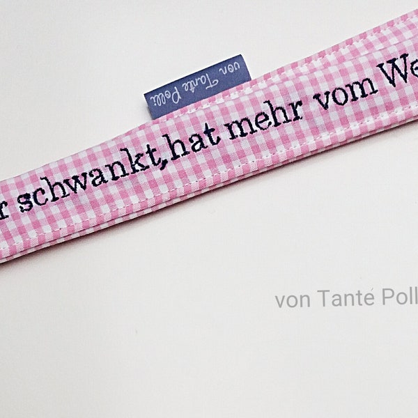 Schlüsselanhänger-Schlüsselband-bestickt-Name-personalisiert-LanyardSchlüsselband rosa-weiß kariert, blaue Schrift