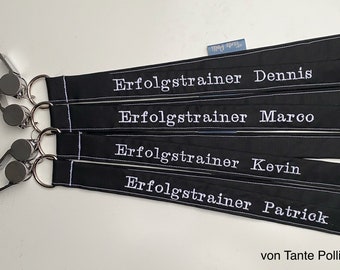 Geschenk für Trainer und Lehrer, Band mit Trillerpfeife schwarz, weiß bestickt