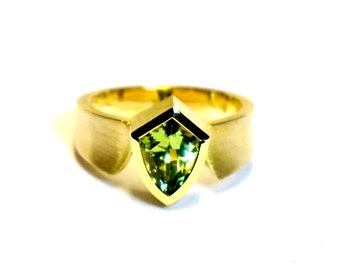 Ring mit hellgrünem Turmalin, 18 ct Gold, 750 er Gelbgold, Turmalin-Ring