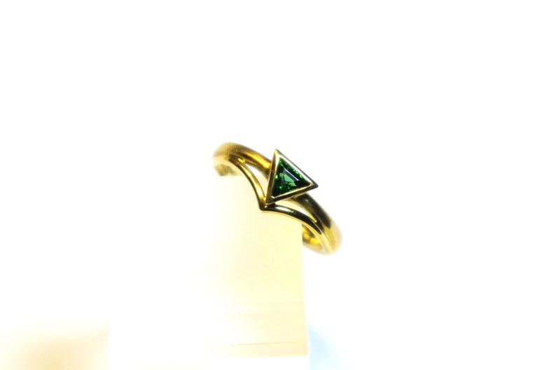 Tourmaline ring, green tourmaline, 750 gold, 18 ct yellow gold image 1