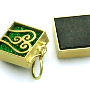 RANKEN goldene Ohrhänger mit Uwarowit, grüner Granat, 18 ct Gelbgold, 750 er Gold Bild 3