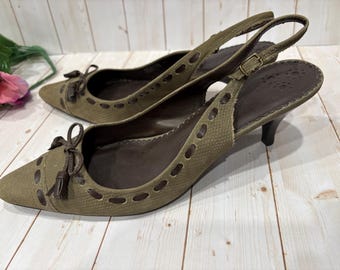 Vintage Khaki Green Pointed Toe Slingback Pumps, Eyelet Bow Tassels, Size 10